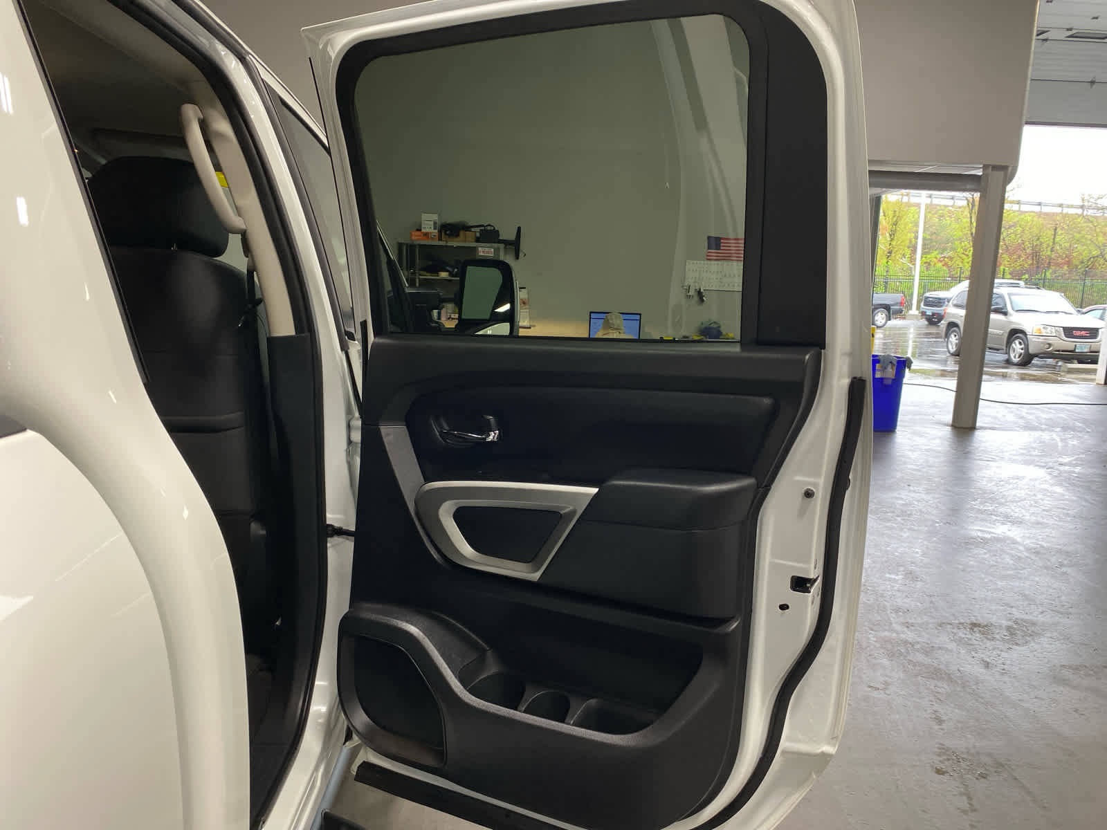 Used 2024 Nissan Titan SV w/ SV Convenience Package image 25