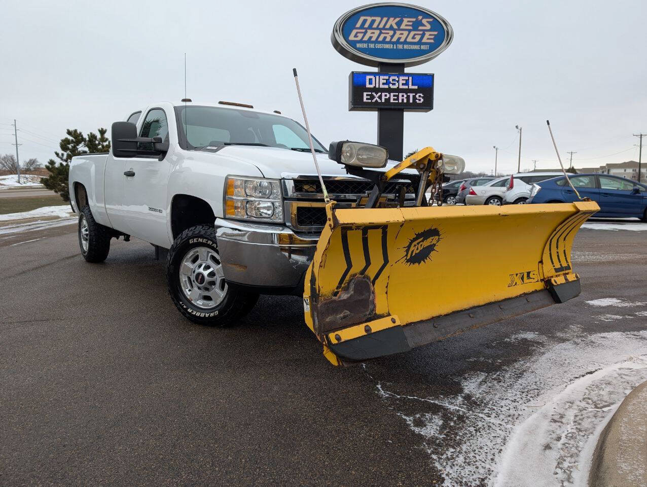 Used 2013 Chevrolet Silverado 2500 W/T w/ Snow Plow Prep Package AWD/4WD image 2
