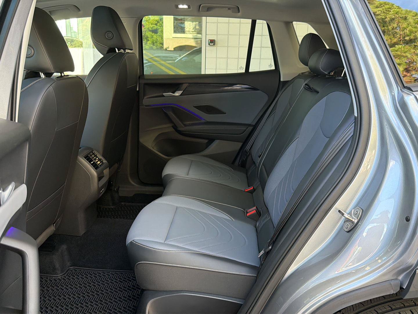 Certified 2026 Volkswagen Tiguan SE w/ Panoramic Sunroof Package FWD image 9