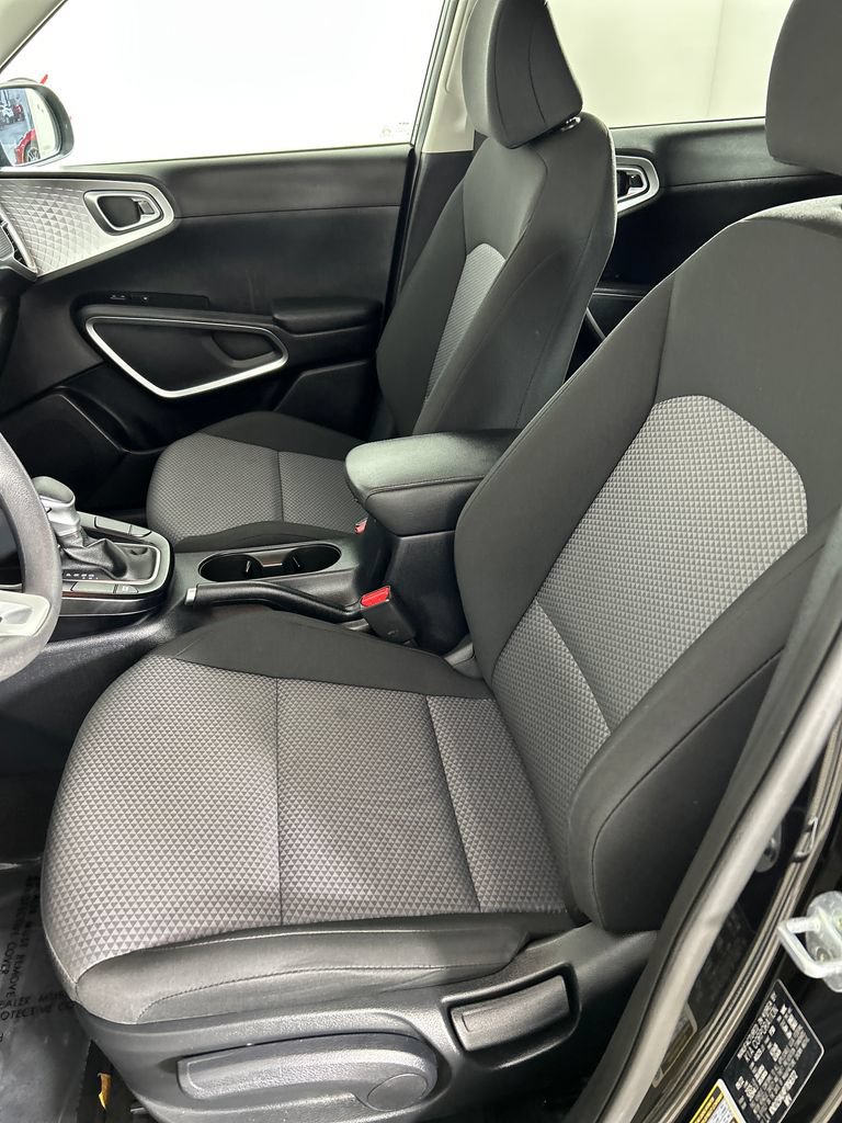 Used 2023 Kia Soul LX w/ LX Technology Package FWD image 12
