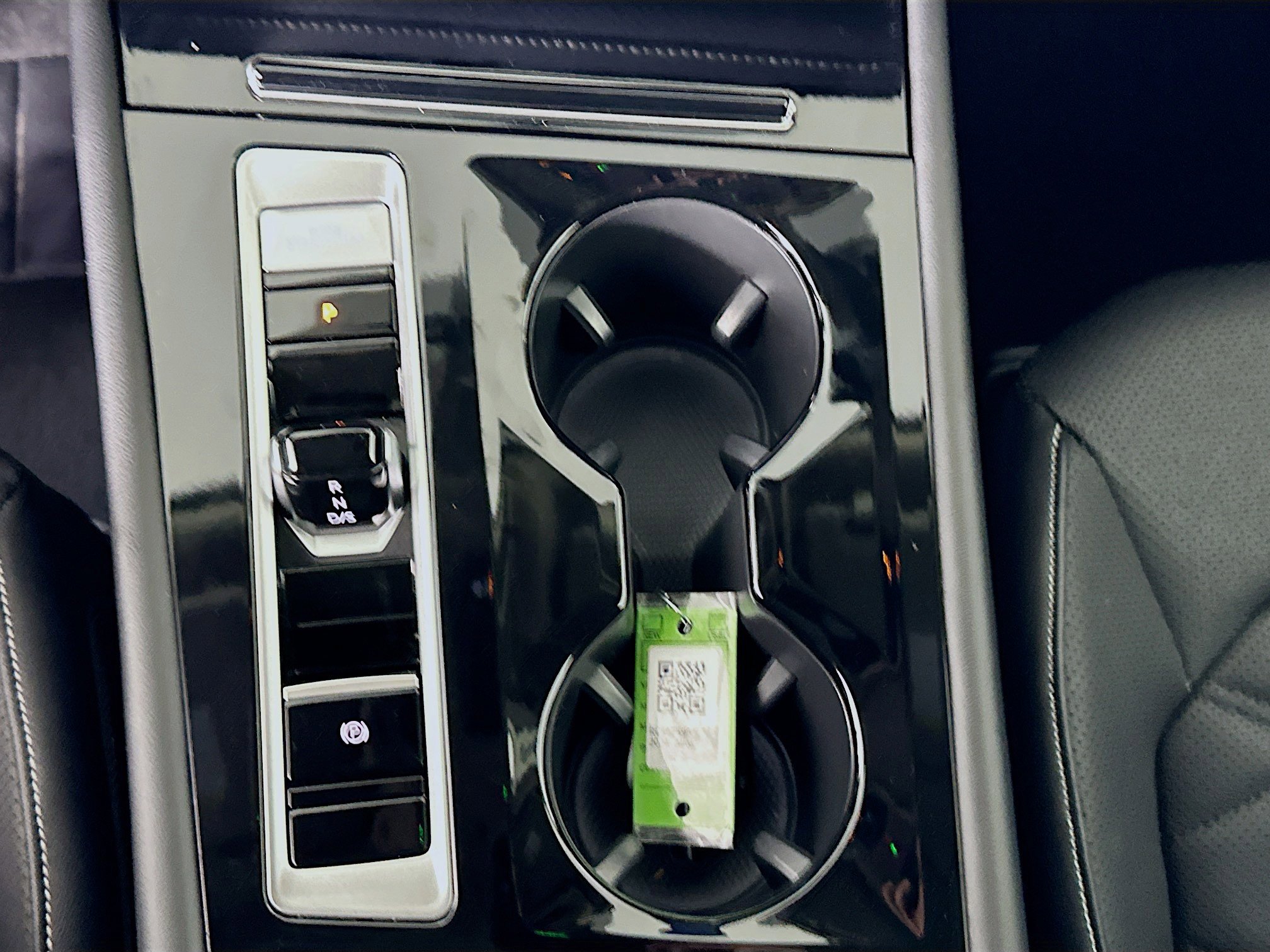 Used 2024 Volkswagen Atlas SE image 25