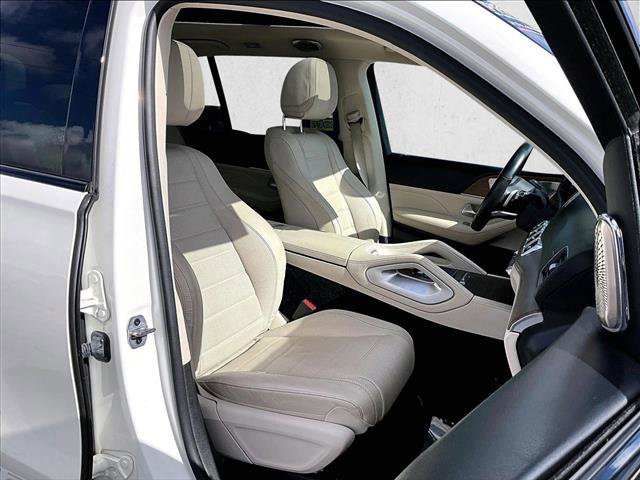 Used 2023 Mercedes-Benz GLS 580 4MATIC image 7