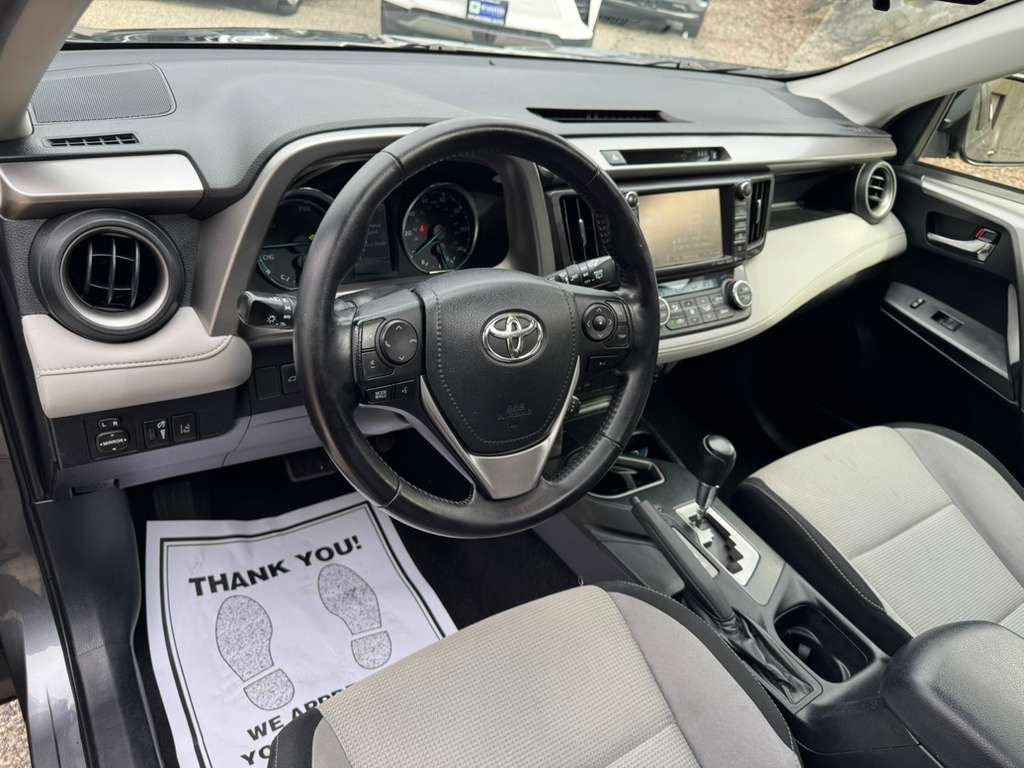 Used 2017 Toyota RAV4 XLE w/ Carpet Mat Package AWD/4WD image 16