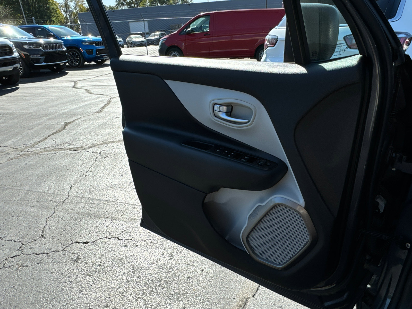 Used 2022 Jeep Renegade Latitude AWD/4WD image 15