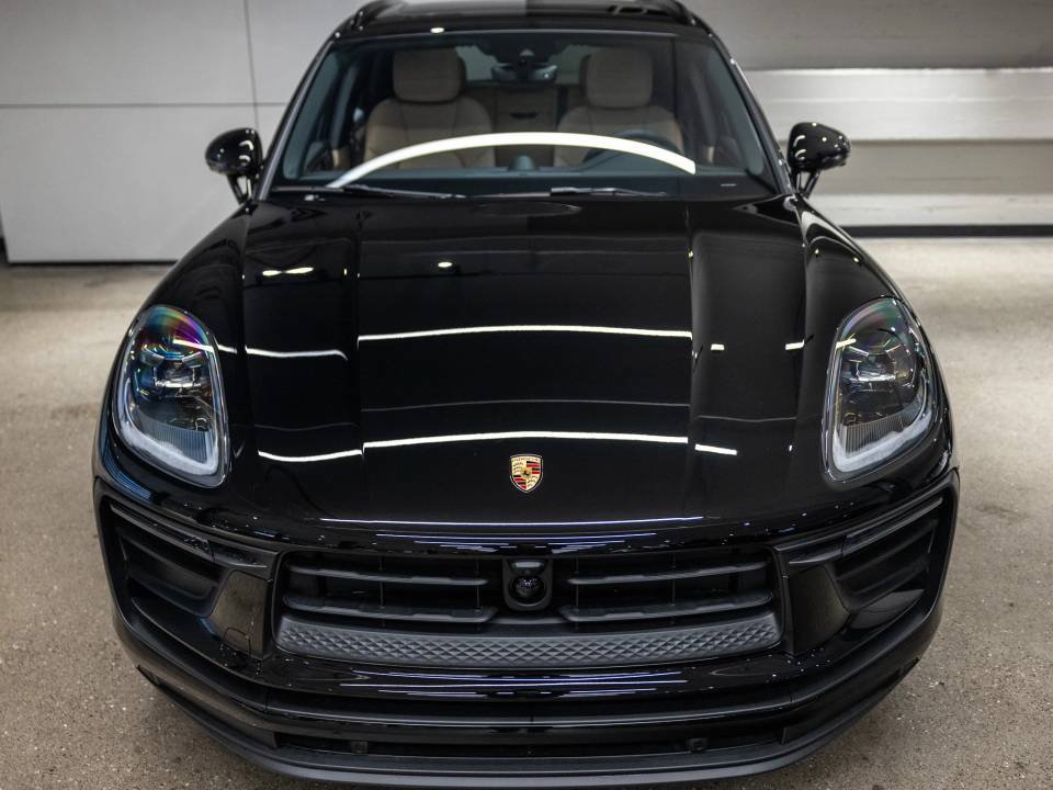 Certified 2026 Porsche Macan AWD/4WD image 12