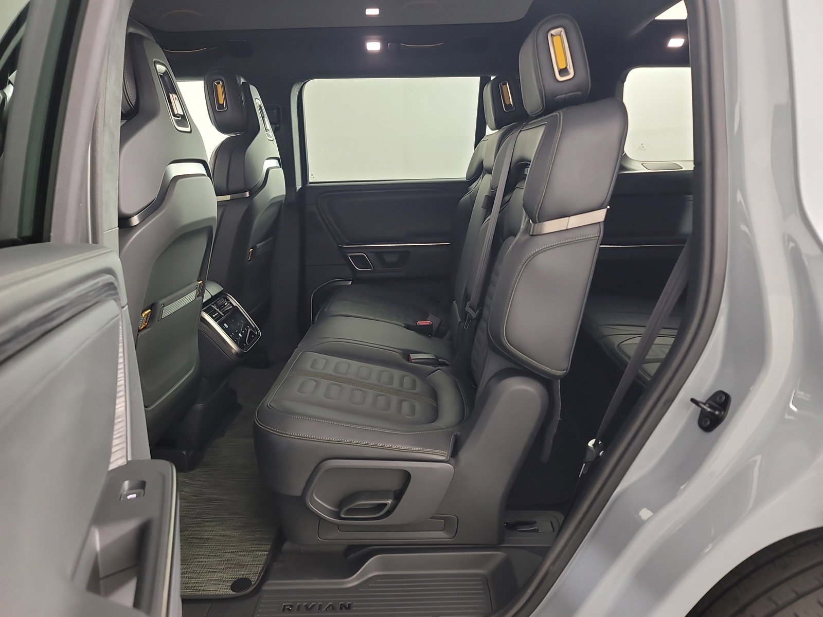 Used 2024 Rivian R1S Adventure AWD/4WD image 21