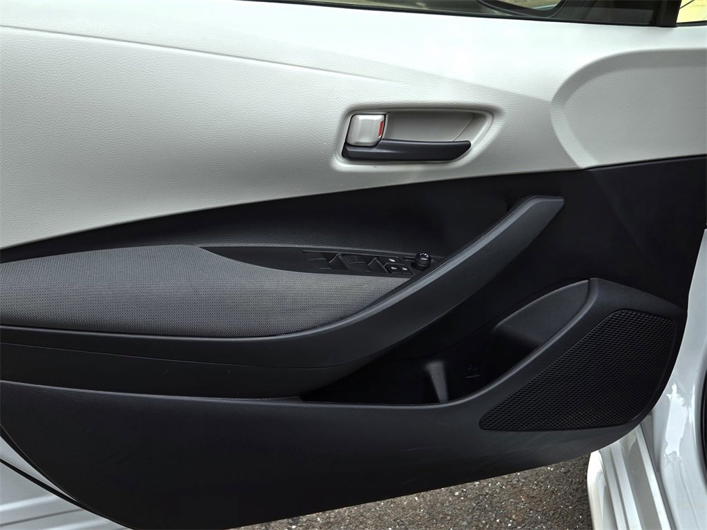 Used 2022 Toyota Corolla LE image 10