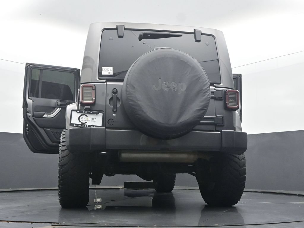 Used 2016 Jeep Wrangler Unlimited Sahara w/ Connectivity Group AWD/4WD image 59