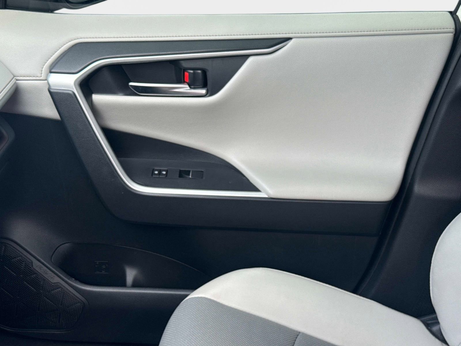 Used 2019 Toyota RAV4 Limited w/ Cold Weather Package image 21