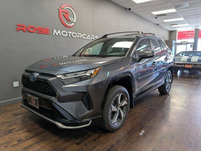 Used 2022 Toyota RAV4 SE image 1