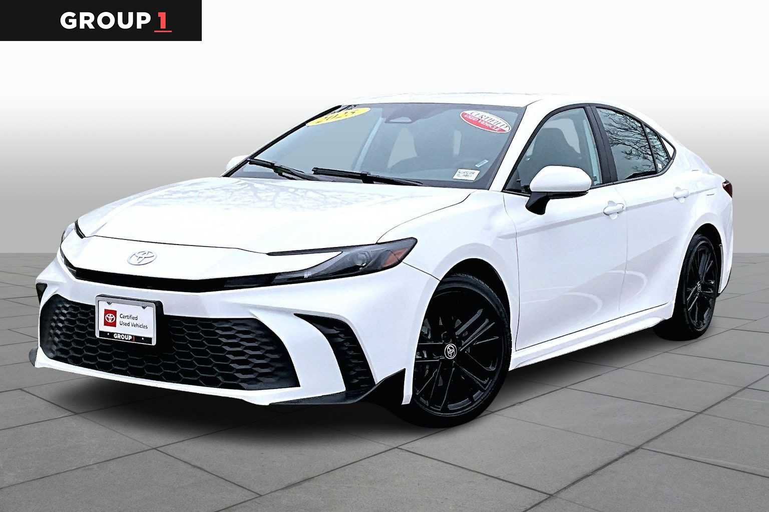 Certified 2025 Toyota Camry SE image 1