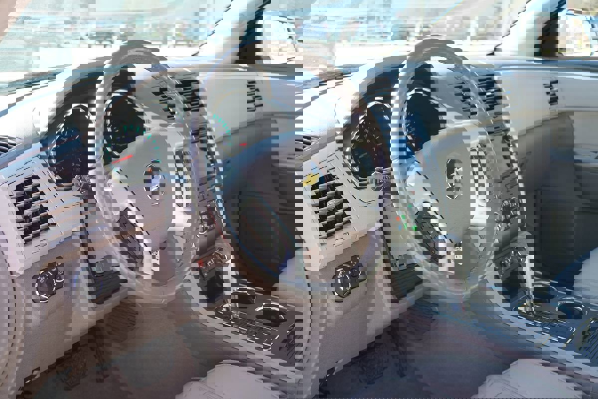 Used 2011 Chevrolet Traverse LT w/ Personal Connectivity Package image 26