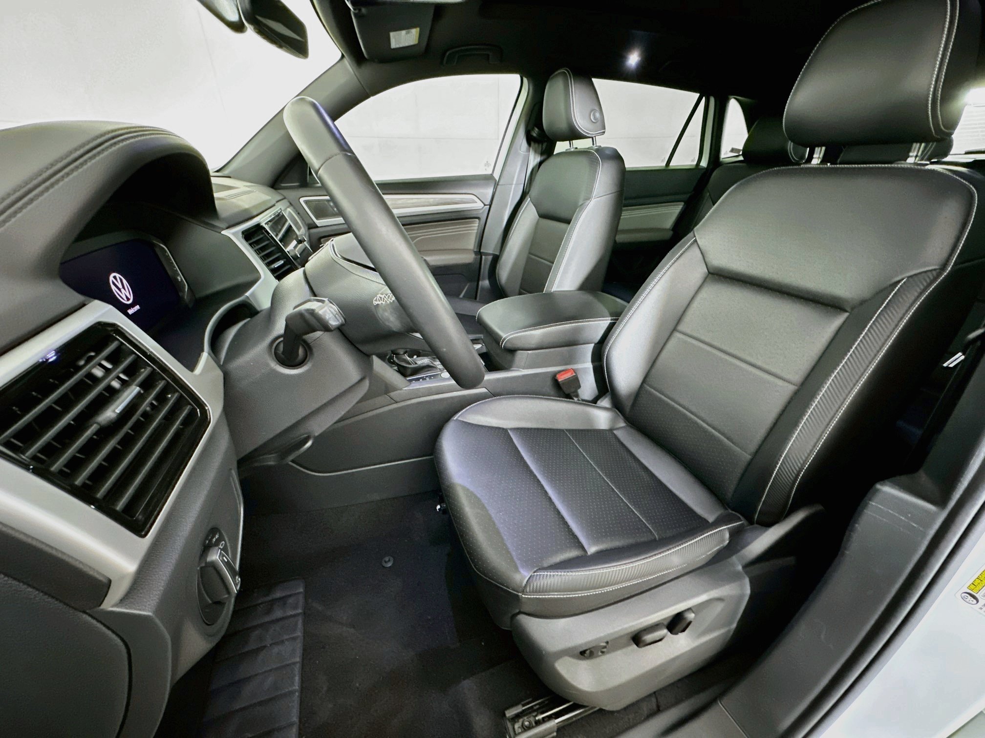 Used 2023 Volkswagen Atlas Cross Sport SE w/ Panoramic Sunroof Package FWD image 13