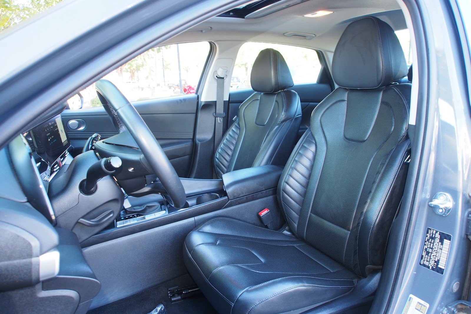 Used 2024 Hyundai Elantra Limited FWD image 18
