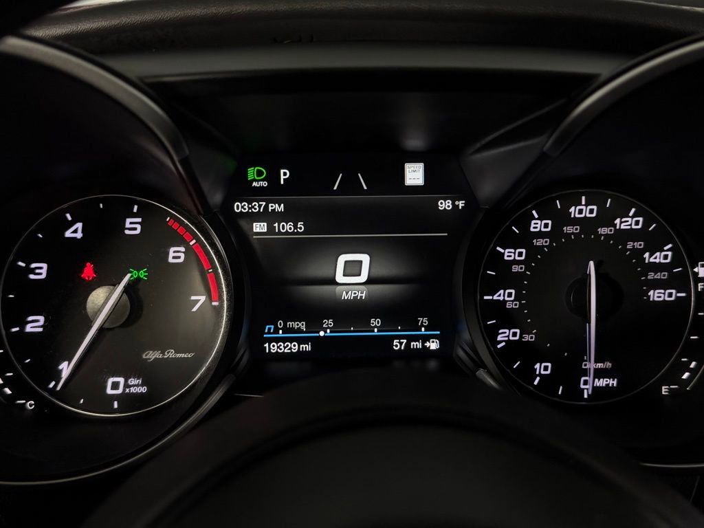 Used 2023 Alfa Romeo Giulia Veloce image 14