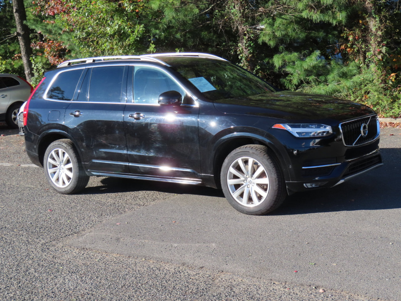 Used 2017 Volvo XC90 T6 Momentum w/ Vision Package image 6