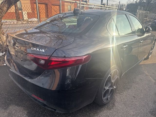 Used 2023 Alfa Romeo Giulia Veloce image 12