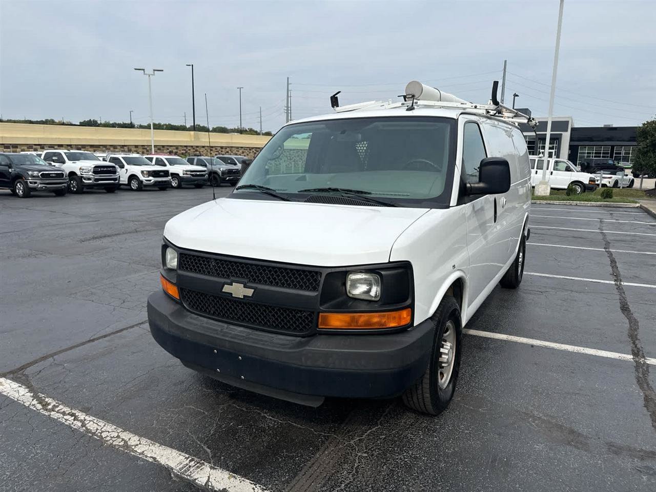 Used 2015 Chevrolet Express 2500 RWD image 4