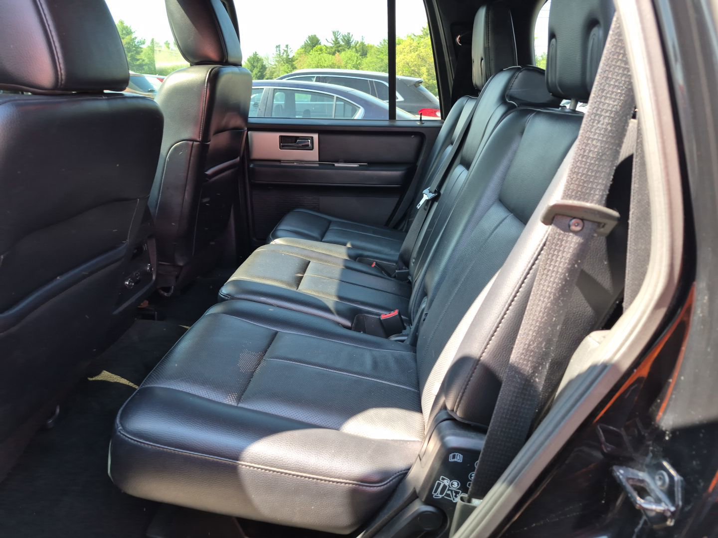 Used 2017 Ford Expedition XLT w/ Equipment Group 202A AWD/4WD image 13