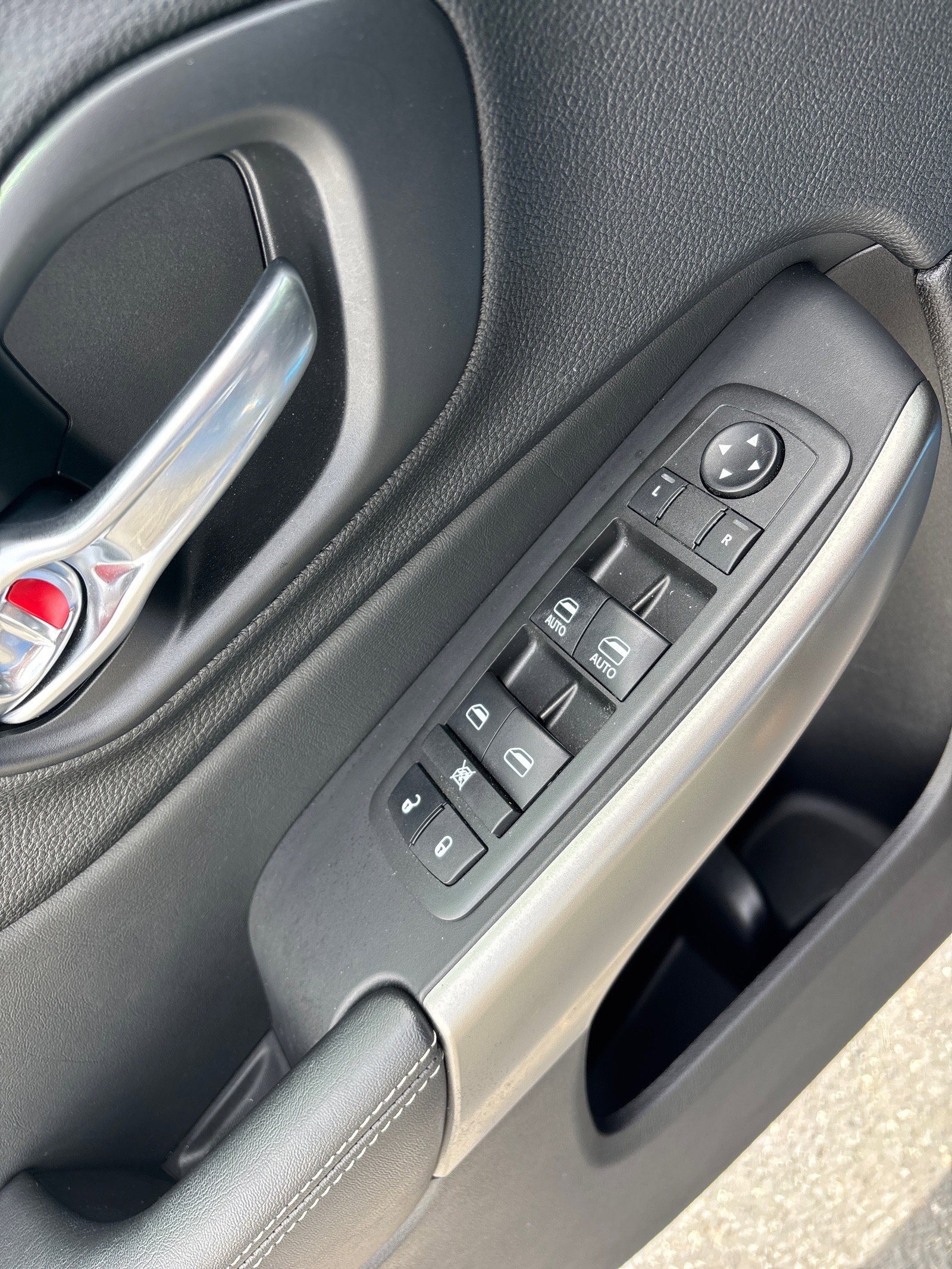 Used 2021 Jeep Cherokee Latitude Lux 80th Anniv w/ Quick Order Package 26U 80TH FWD image 11