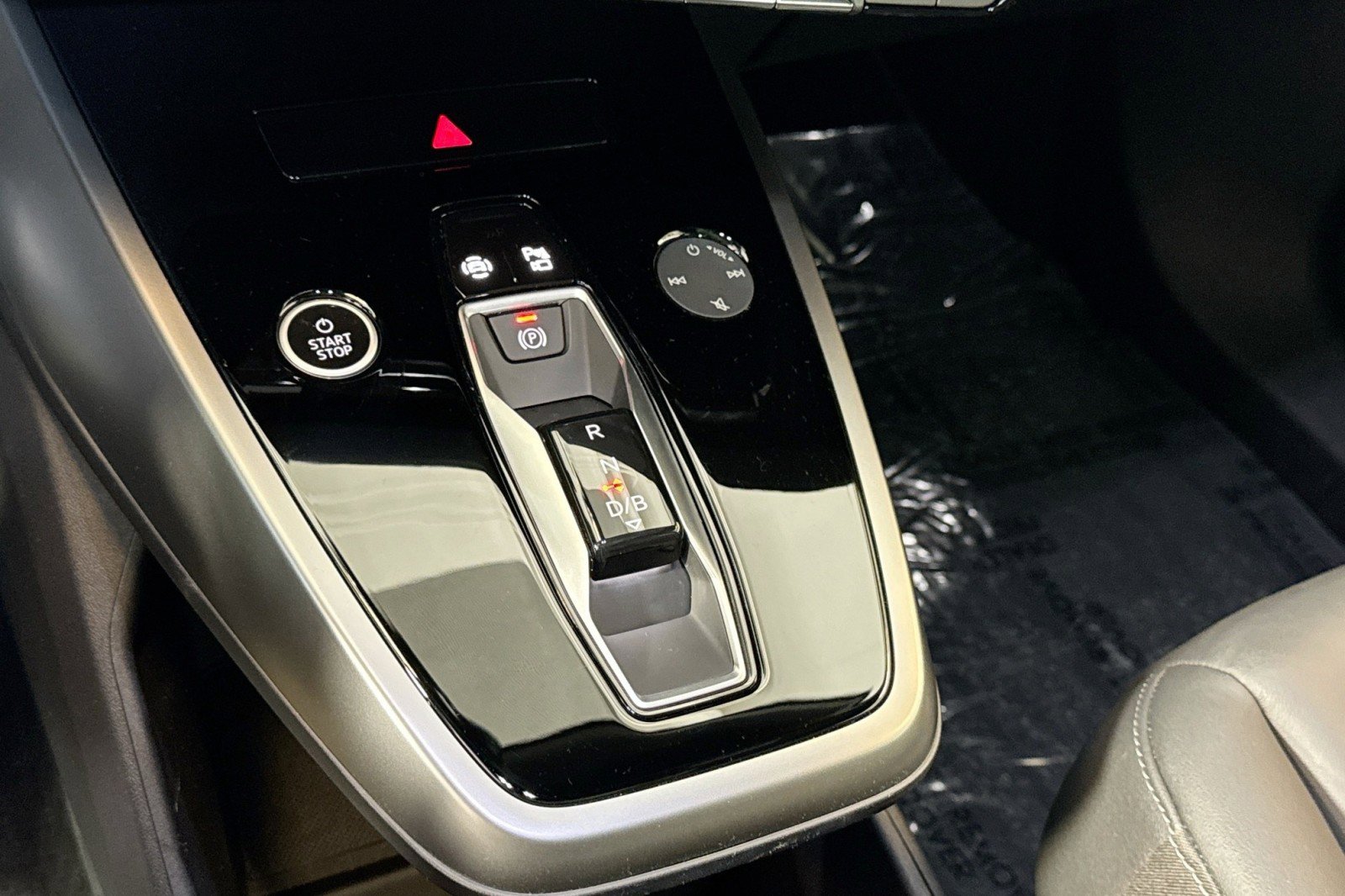 Used 2024 Audi Q4 e-tron Premium Plus image 16