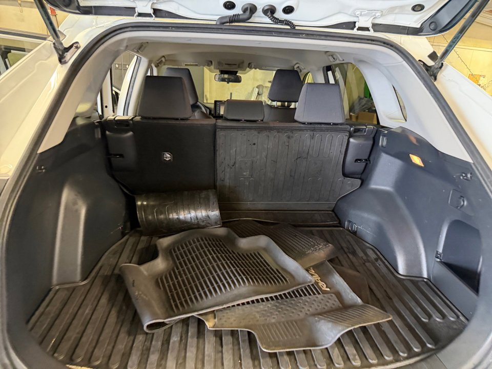 Used 2020 Toyota RAV4 XLE w/ All Weather Liner Package AWD/4WD image 19