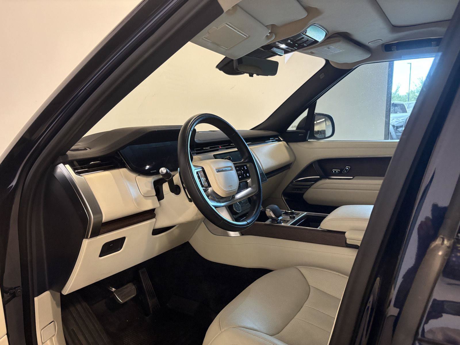 Used 2023 Land Rover Range Rover Long Wheelbase SE AWD/4WD image 14