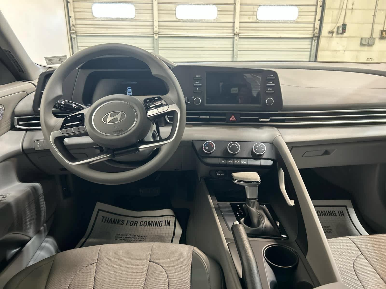 New 2026 Hyundai Elantra SE FWD image 4