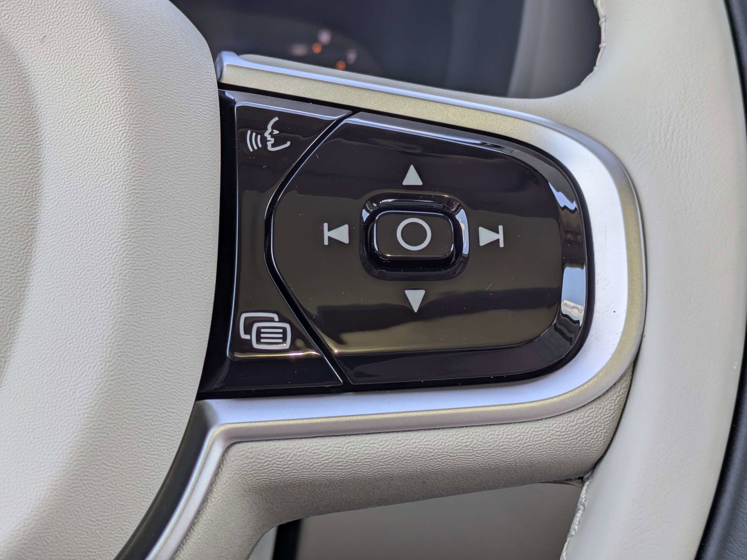 New 2026 Volvo XC60 B5 Ultra w/ Protection Package Premier image 25