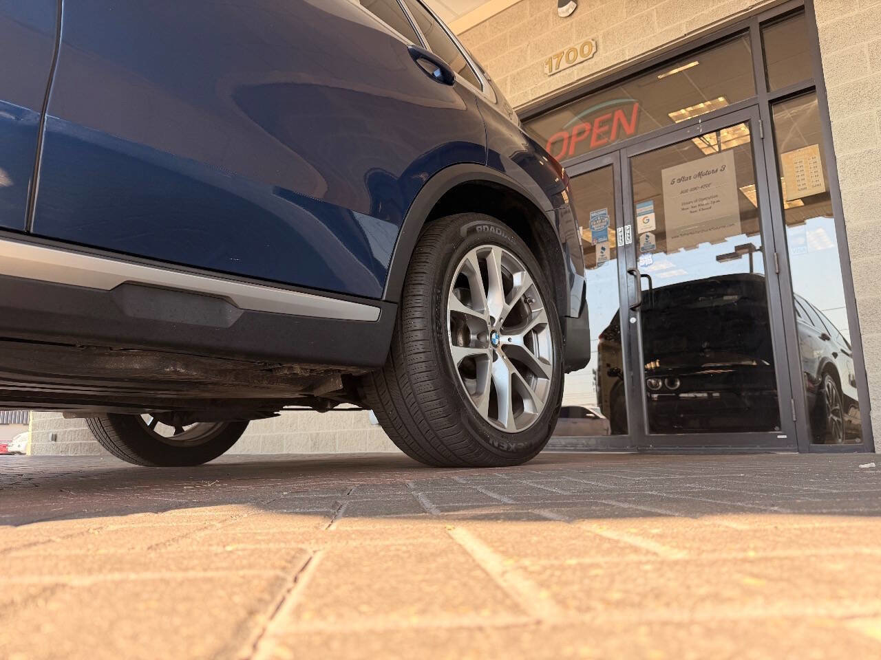 Used 2019 BMW X5 xDrive40i w/ Convenience Package image 18