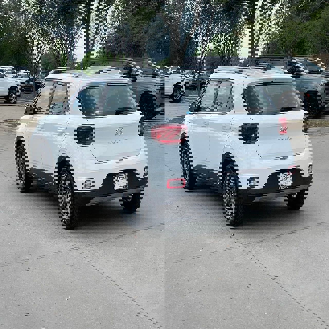 Used 2025 Hyundai Venue SEL FWD image 4