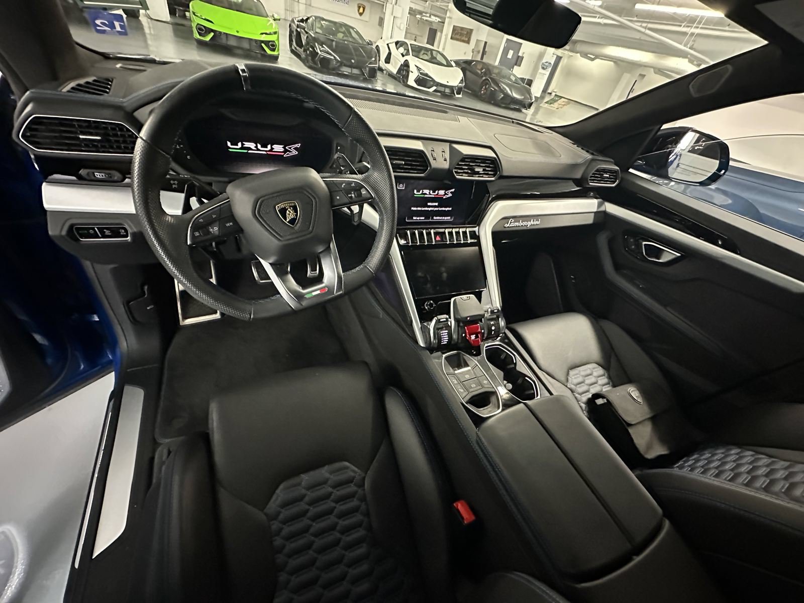 Used 2024 Lamborghini Urus S AWD/4WD image 3