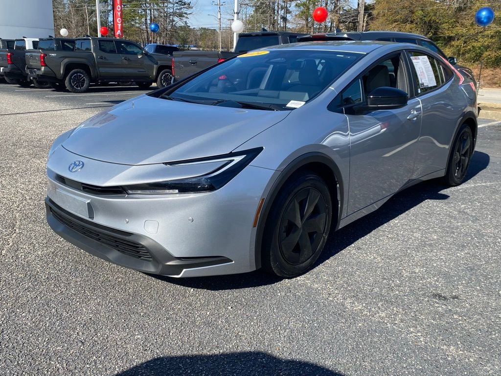 Used 2024 Toyota Prius LE image 2