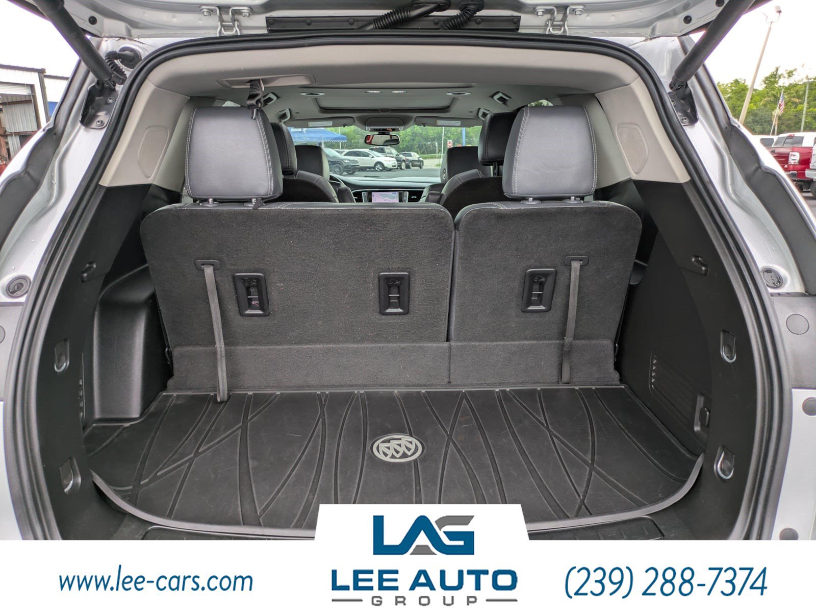 Used 2020 Buick Enclave Essence w/ Sound and Sites Package FWD image 11