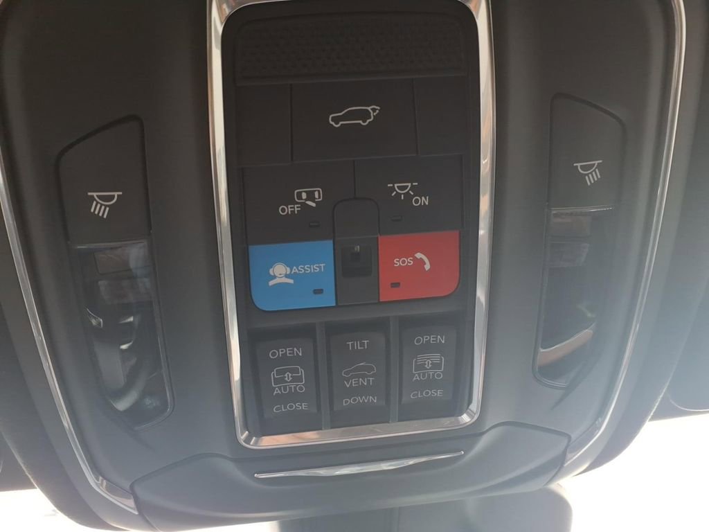 New 2026 Jeep Grand Cherokee Summit w/ Obsidian Package image 21