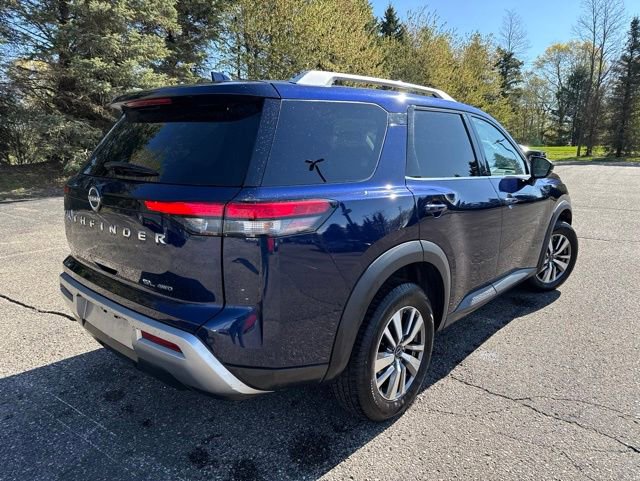 Used 2023 Nissan Pathfinder SL AWD/4WD image 3