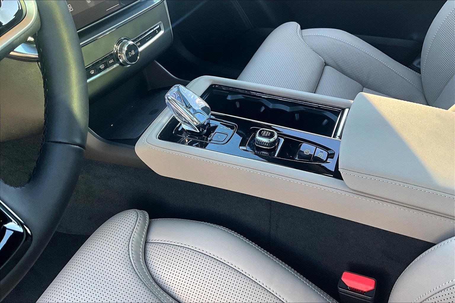 New 2026 Volvo XC90 B6 Ultra w/ Protection Package Premier image 24