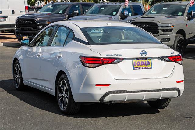 Used 2022 Nissan Sentra SV image 2