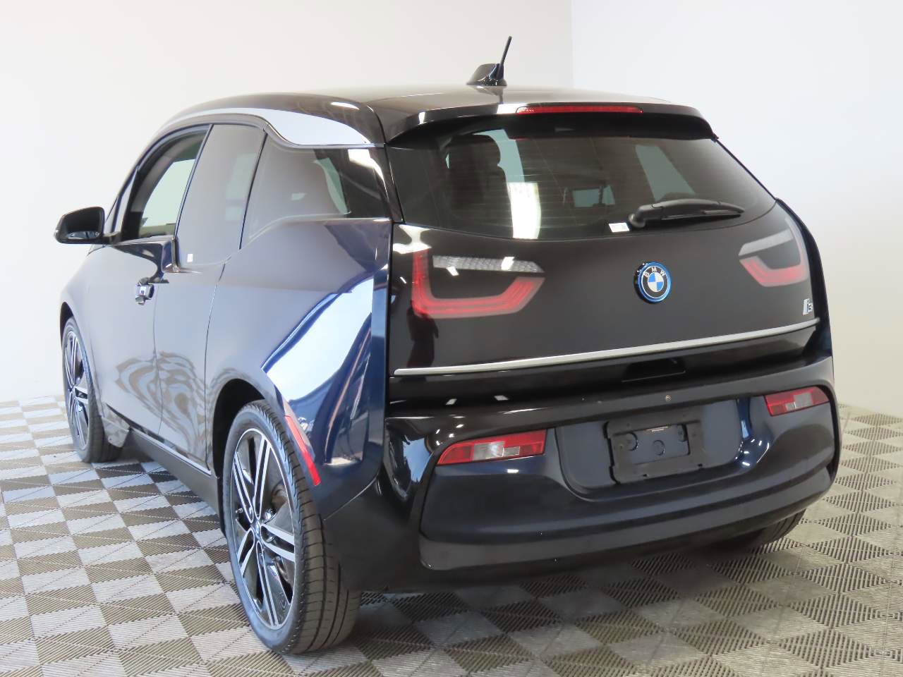 Used 2020 BMW i3 RWD image 3