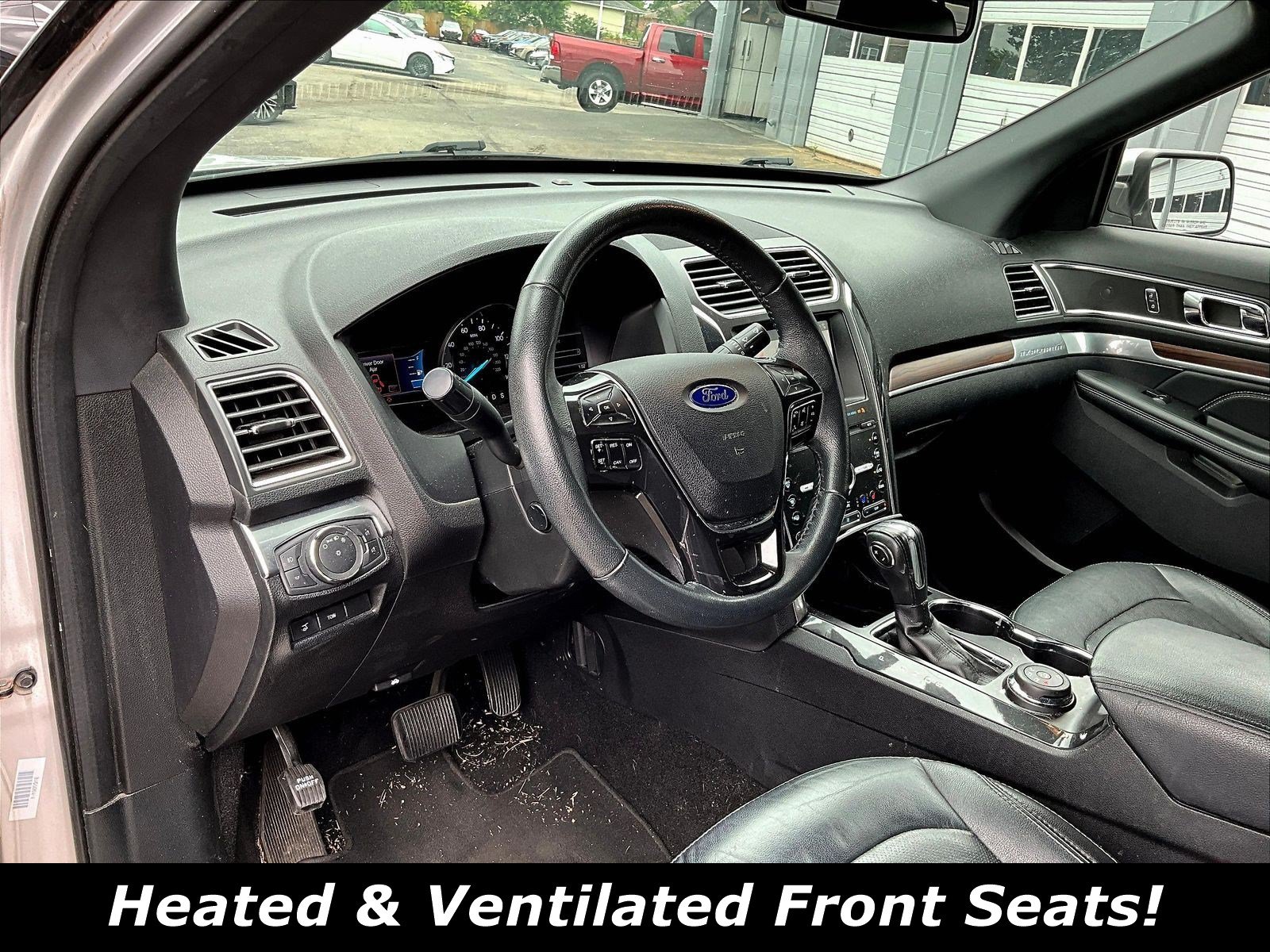 Used 2019 Ford Explorer Limited w/ Class III Trailer Tow Package AWD/4WD image 4