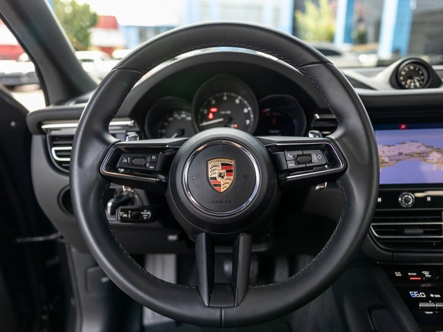 Certified 2025 Porsche Macan image 6