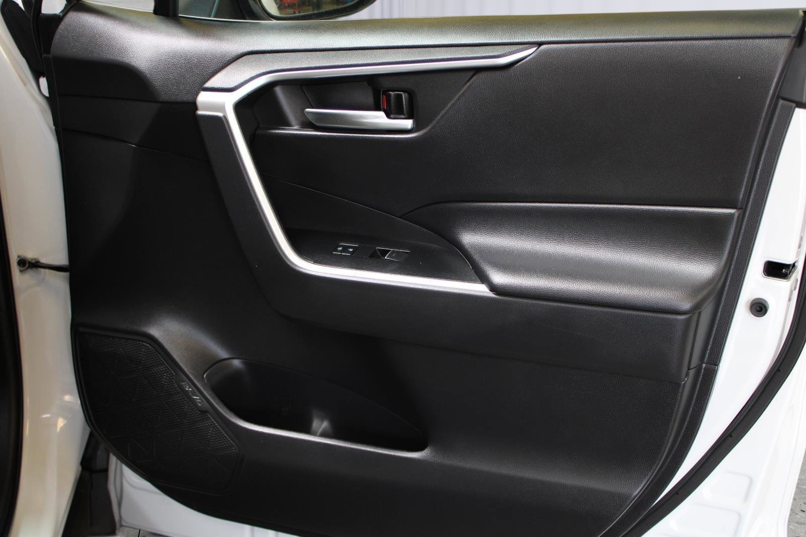 Used 2022 Toyota RAV4 XLE FWD image 35