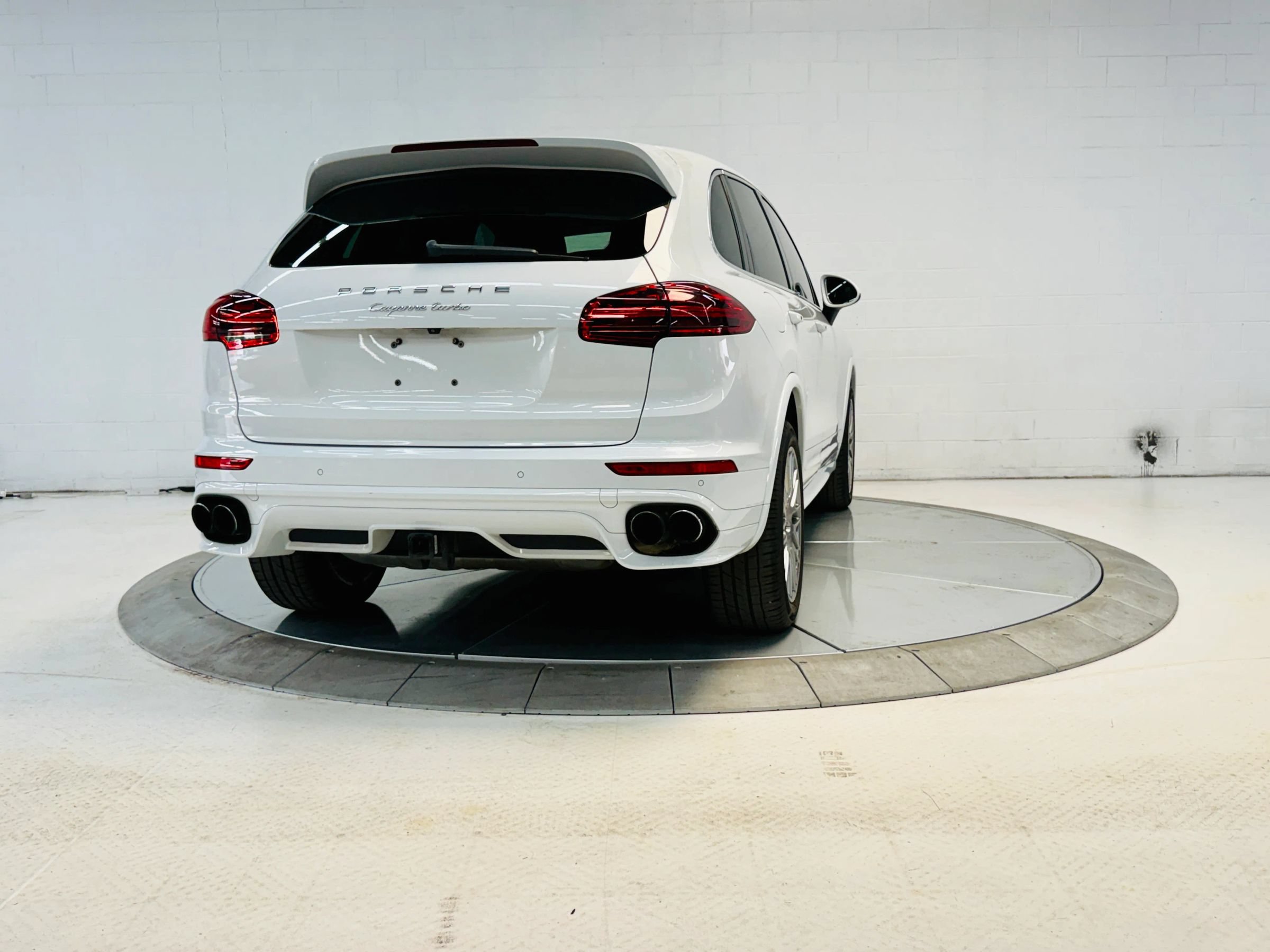 Used 2016 Porsche Cayenne AWD/4WD image 7