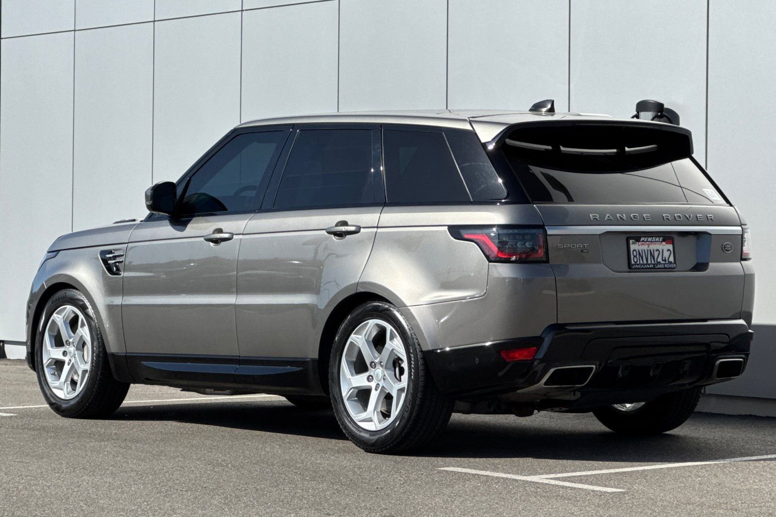 Used 2020 Land Rover Range Rover Sport HSE image 3
