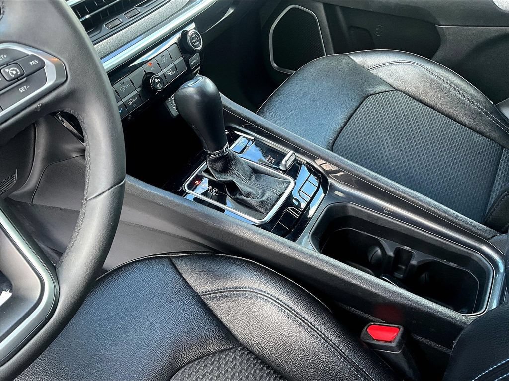 Used 2024 Jeep Compass Latitude AWD/4WD image 17
