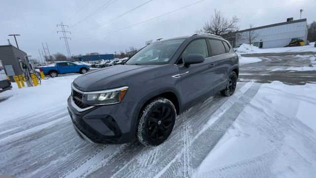 Used 2022 Volkswagen Taos SE image 4