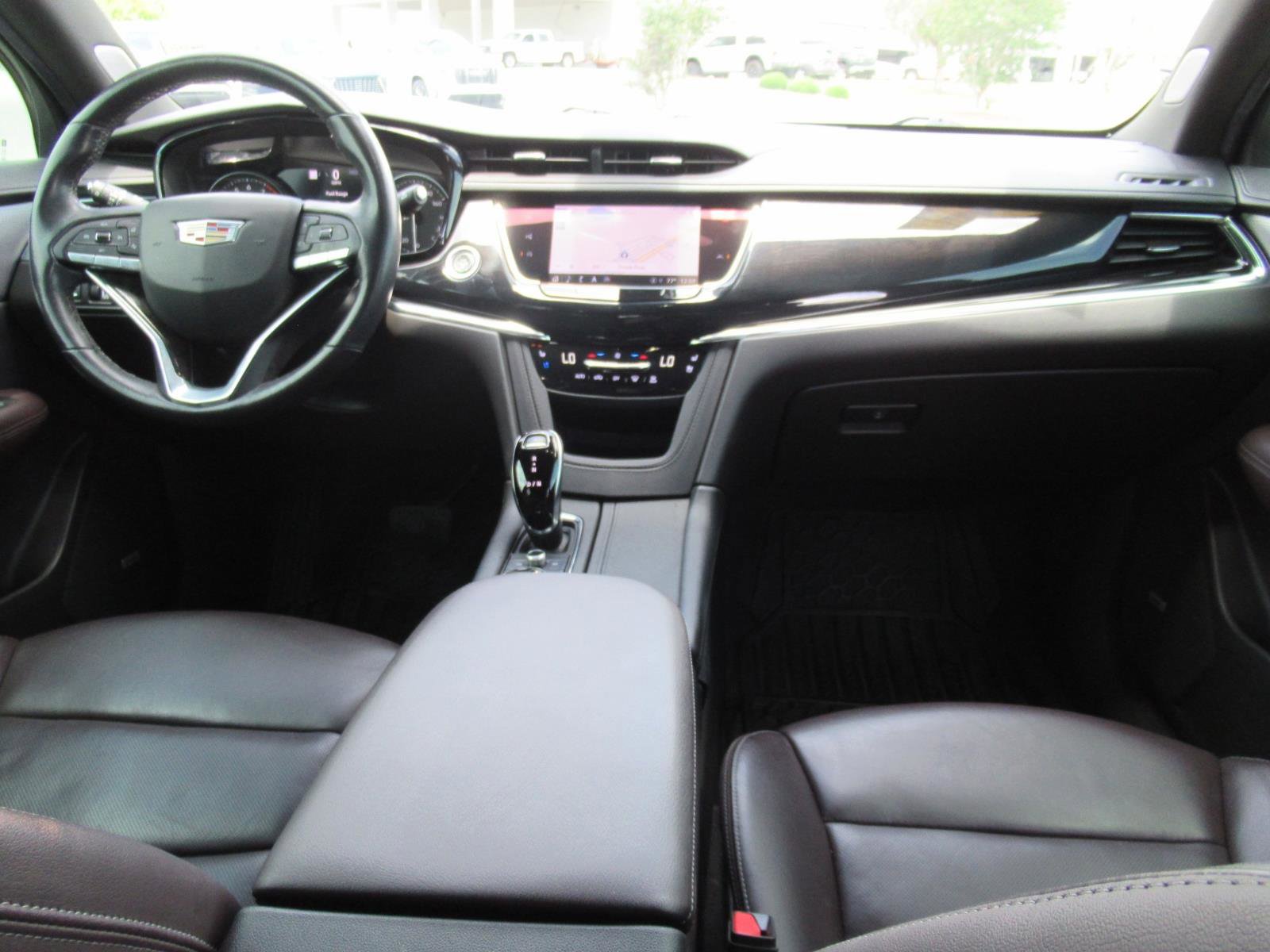 Used 2022 Cadillac XT6 Premium Luxury w/ Technology Package FWD image 12