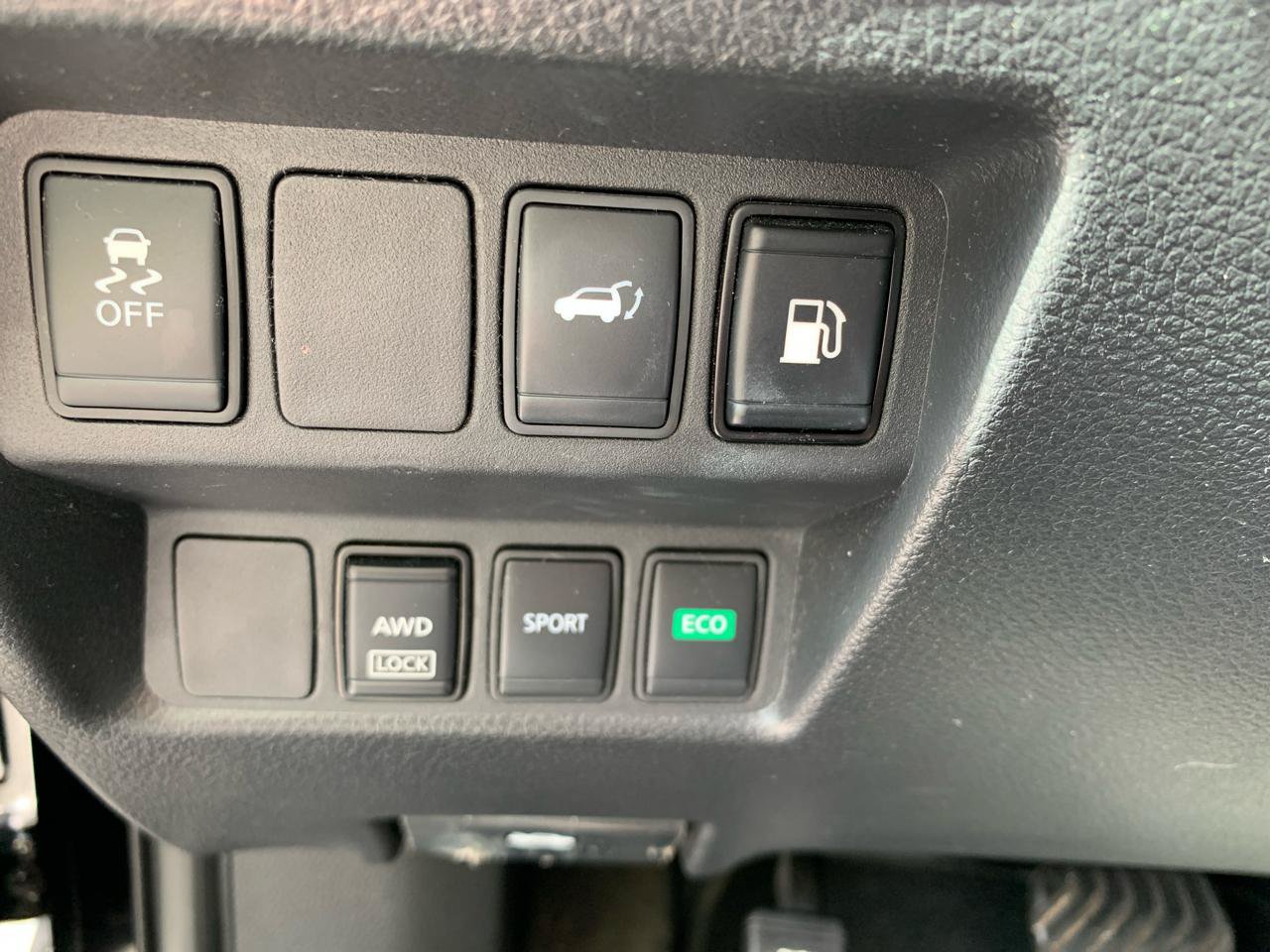 Used 2018 Nissan Rogue SV AWD/4WD image 20