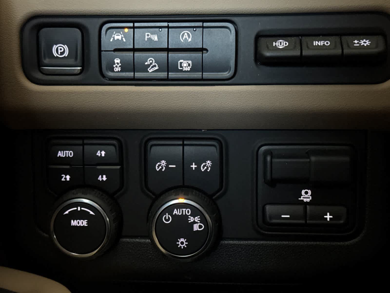 Used 2024 Chevrolet Tahoe Premier AWD/4WD image 34