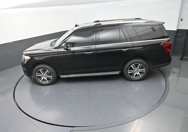 Used 2022 Ford Expedition Limited AWD/4WD image 3